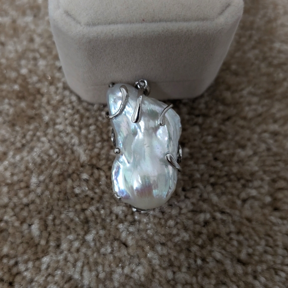Giant baroque pearl pendant - Picture 1 of 3